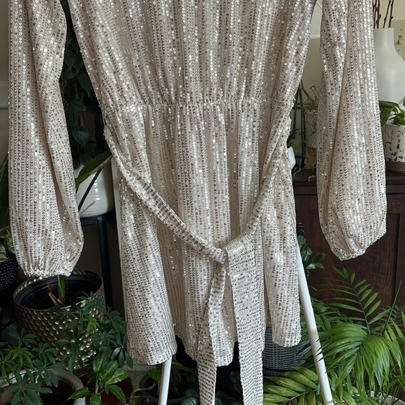 🥂👗✨ Forever21 Sequin Peasant Long-sleeve Mini Dress-S-Champagne-NWT - Picture 9 of 16